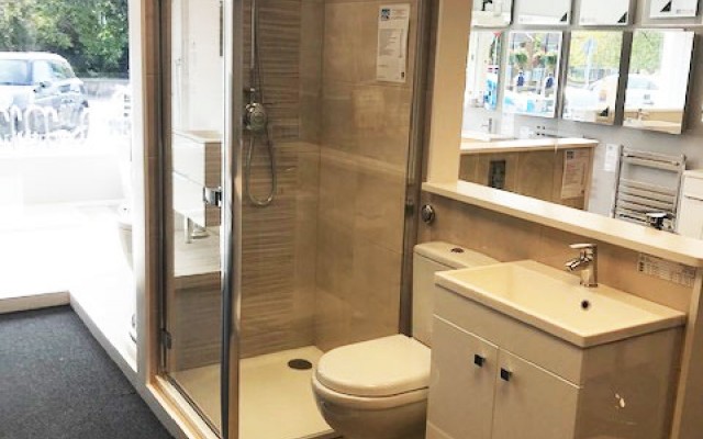 08 - K & L Bathroom Showroom - Vanity Basin, WC and Square Shower Enclosure