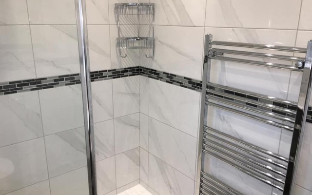 06 - K & L Heating & Bathroom Projects - Heated Towel Rail in a Wetroom